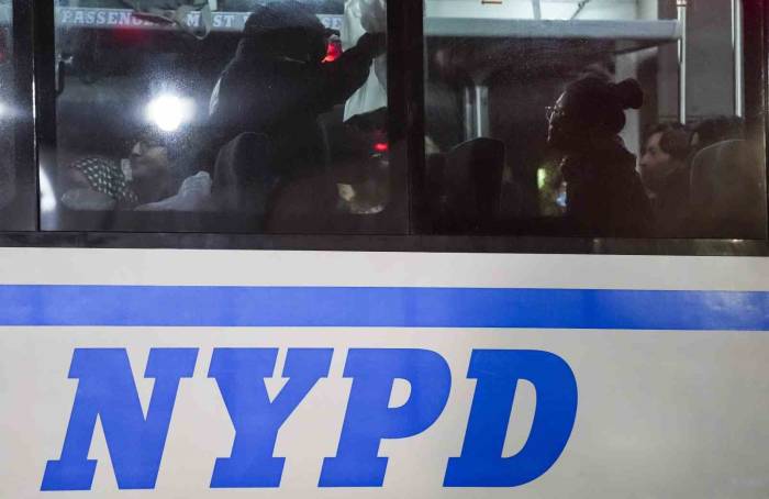 New York Polisi, Filistin’e Destek Gösterilerinde 282 Öğrenciyi Gözaltına Aldı