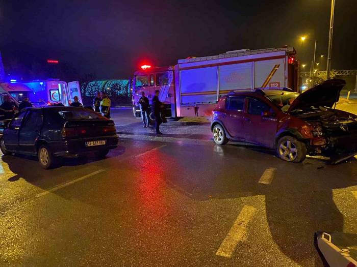 Ordu’da 2 Otomobilin Çarpıştığı Kazada 1’i Ağır 5 Kişi Yaralandı