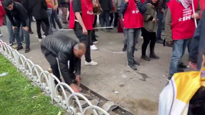 Saraçhane’de Kaldırım Taşlarını Söken Eylemciler Kamerada