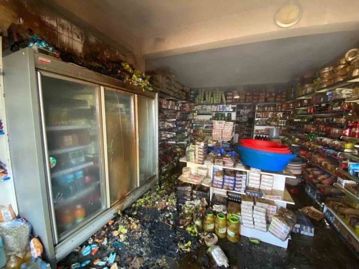 Seydikemer’de Şarküteri Dolabı Alev Aldı