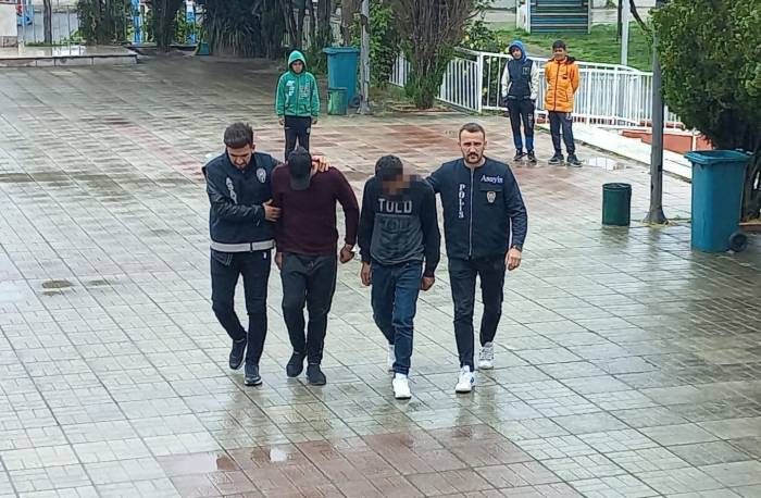 Suç Makinası Hırsızlar Kaşar Peyniri Çalınca Yakayı Ele Verdiler