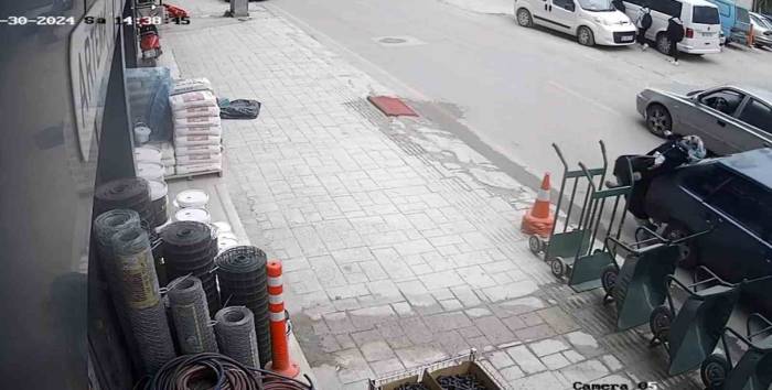 Geri Manevra Yaparken Yayaya Çarptı, O Anlar Kameraya Yansıdı