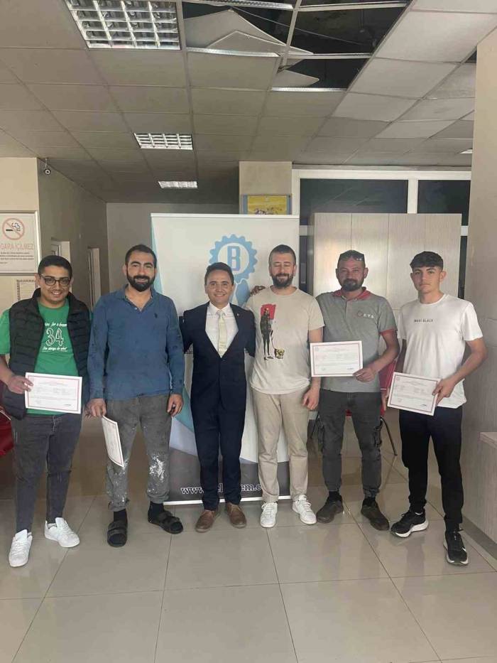 İncirliova’da Tarım Makineleri Operatörleri Belgelerine Kavuştu