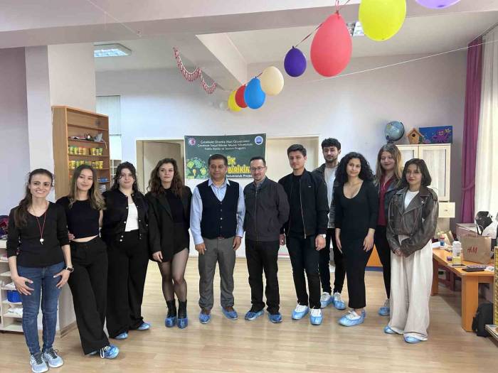 Çomü’lü Öğrenciler, Anaokullu Miniklere Hem Hasarrufu Hem Geri Dönüşümü Anlattı