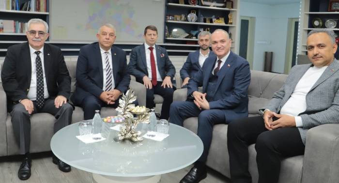 Özlü “Birlikte Büyük Projelere İmza Atacağız”