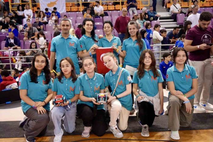 Gaziosmanpaşa Bilsem Öğrencileri Uluslararası Robot Olimpiyatları Yarışmasında Dünya Birincisi Oldu