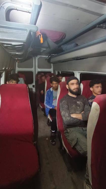 Hatay’da 11 Kaçak Göçmen Minibüste Yakalandı