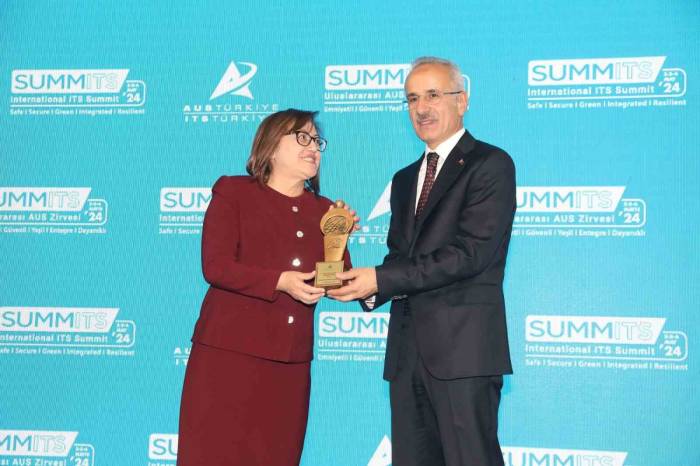 Şahin, Uluslararası Akıllı Ulaşım Sistemleri Zirvesi’nde Yeni Dönemi Ve Yatırımları Anlattı