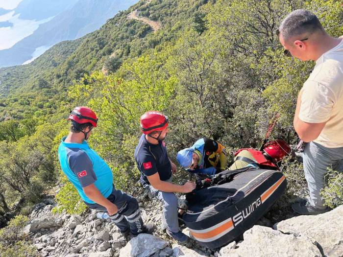 Paraşüt Kazasında Yaralanan Şahsı Umke Ve Jak Ekipleri Kurtardı