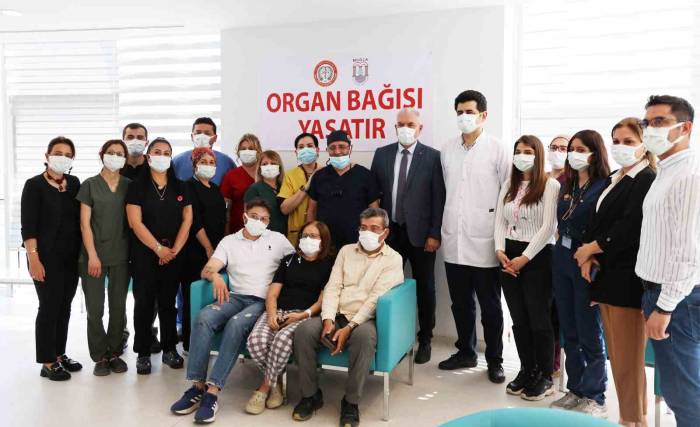 28 Yıl Önce Sevgisini, Şimdi De Böbreğini Verdi