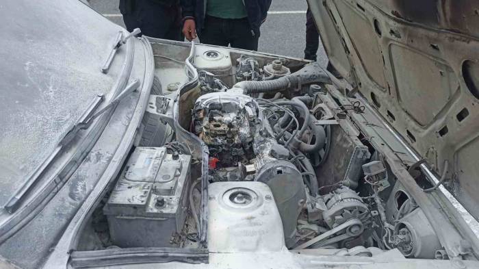 Hareket Halindeki Otomobilde Yangın Çıktı