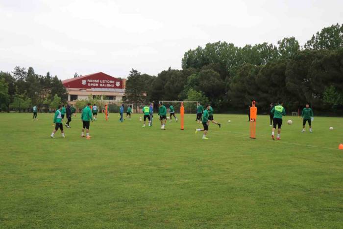 Sakaryaspor’un Süper Lig Hayali Play-off’lara Kaldı