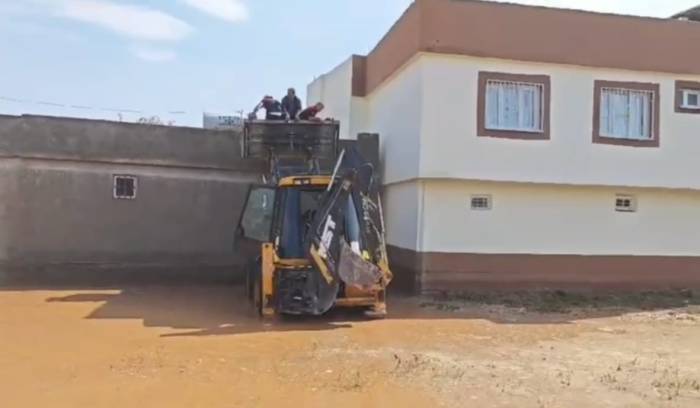 Yağmur Nedeniyle Çıktıkları Damda Mahsur Kalan Yaşlı Çift Kurtarıldı