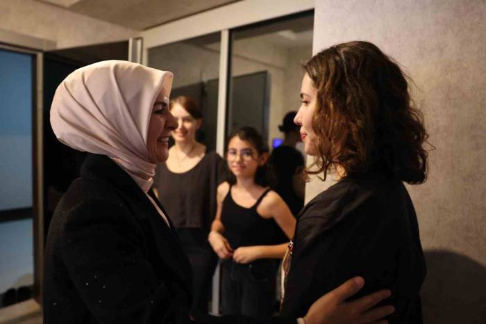 Bakan Göktaş’tan Şehit Kızına Ziyaret