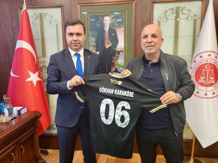 Ankara Cumhuriyet Başsavcısı Karaköse’ye Alanyaspor Forması