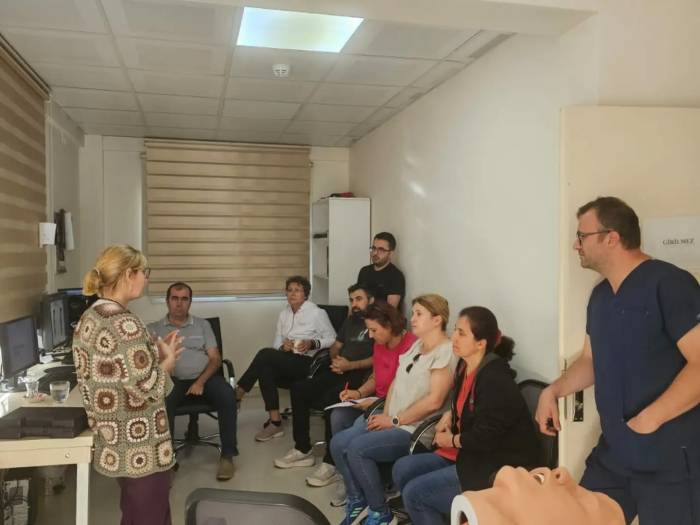 Devlet Hastanesi’nde Hizmet İçi Eğitimler Sürüyor