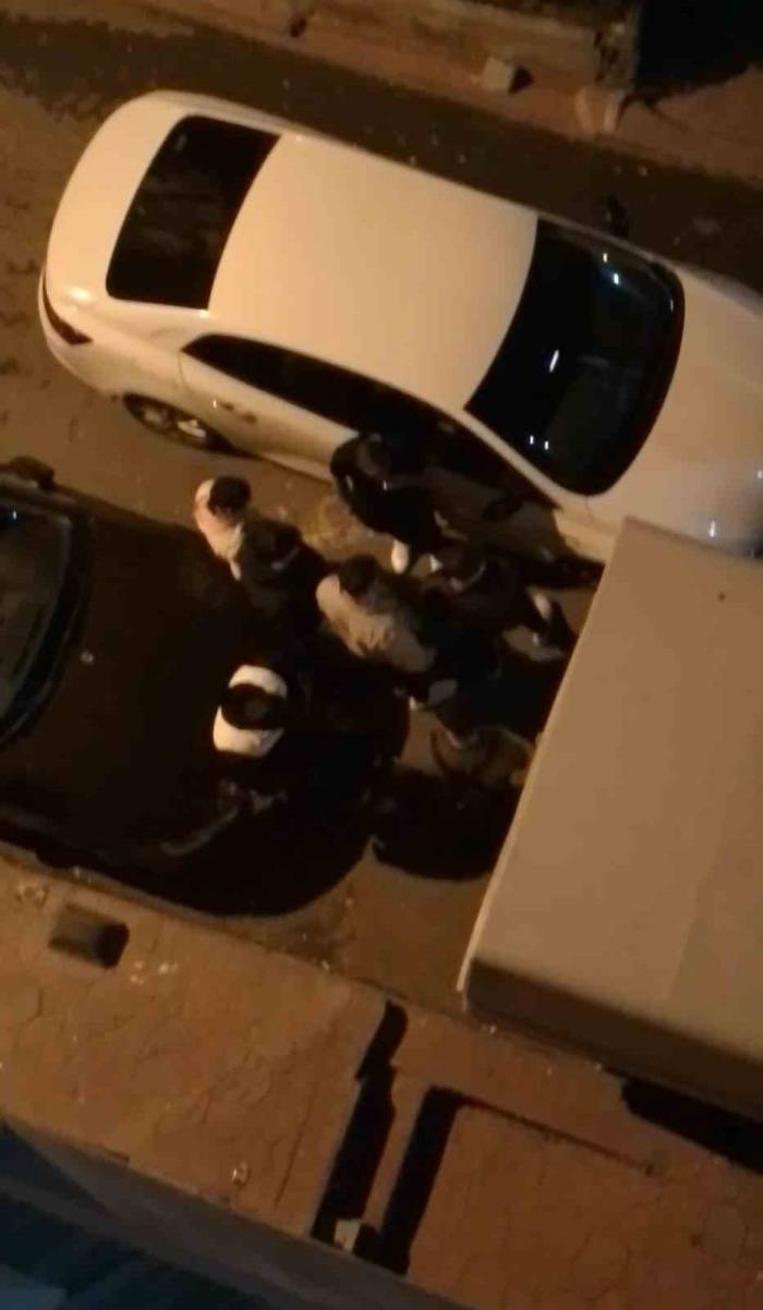 Beyoğlu’nda 15 Yaşındaki Ehliyetsiz Sürücü Polise Yakalanınca Ortalık Karıştı: Polis Havaya Ateş Açtı