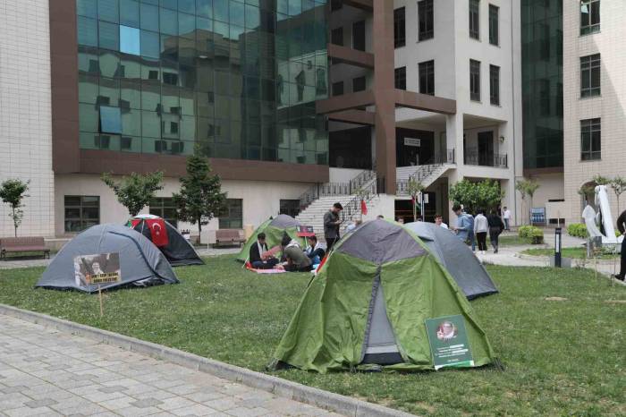 Btü’lü Öğrenciler Filistin İçin Çadır Nöbetinde