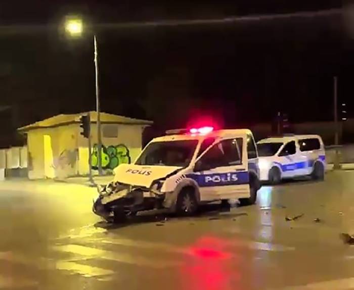 Ekip Aracı İle Otomobilin Karıştığı Kaza Kameralara Yansıdı