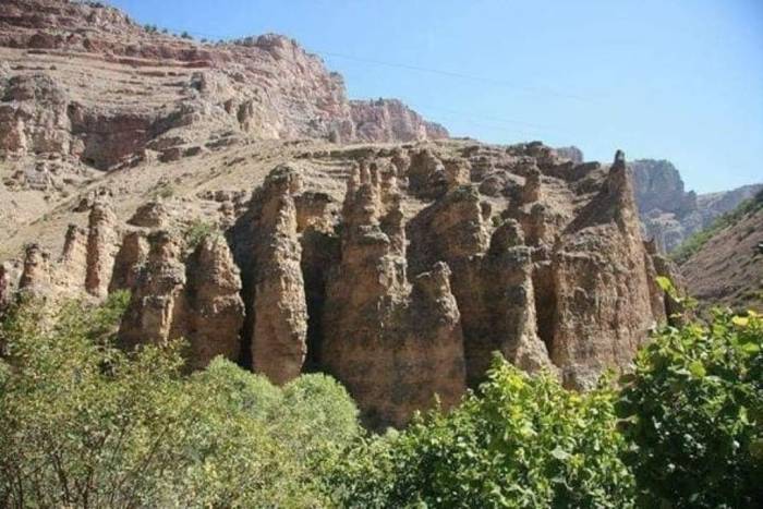 Gümüşhane’de Doğa Harikası Peribacaları Hafriyat Altında Kaldı