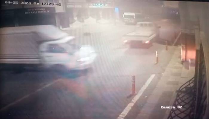 Küçükçekmece’de Geldikleri Çalıntı Araçla Kamyonet Çalan Hırsızlar Kamerada