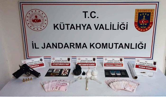 Kütahya’da Jandarmadan Uyuşturucu Operasyonu: 5 Kişi Tutuklandı