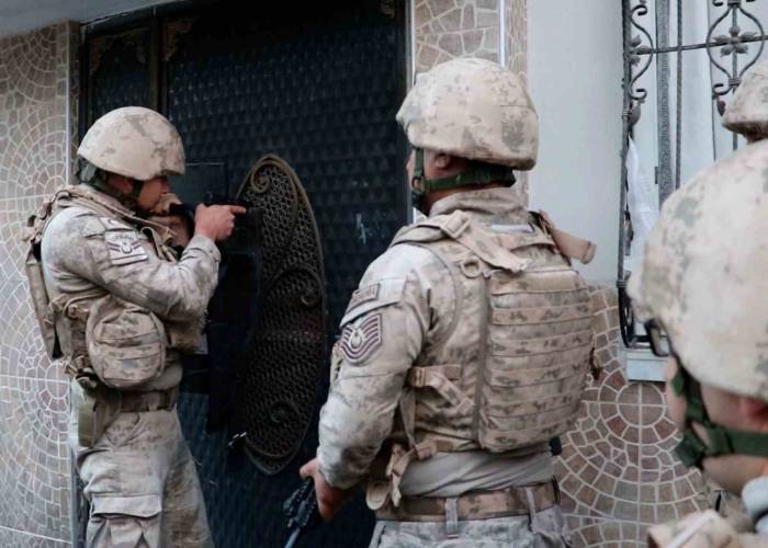 Mersin’de Terör Operasyonu: 7 Gözaltı