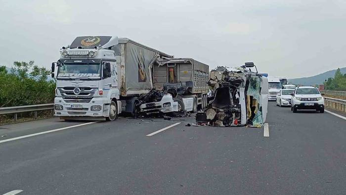 Kazada Tırın Kupası Yola Düştü: 1 Yaralı