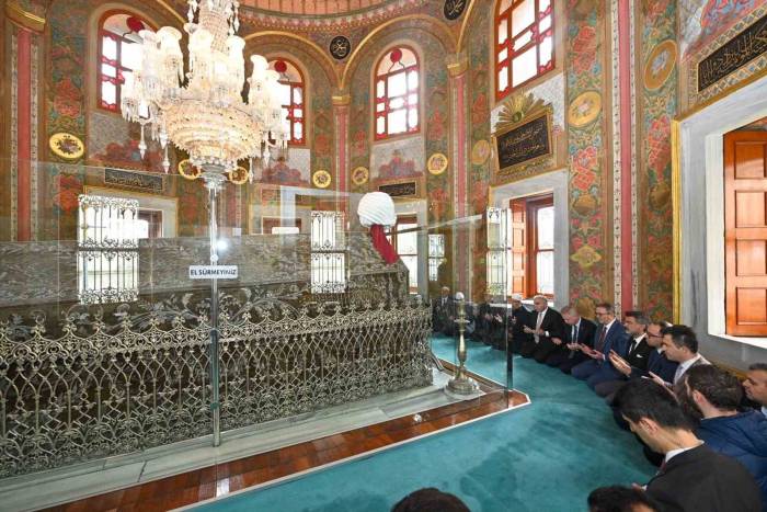 Fatih Sultan Mehmet Vefatının 543’üncü Yılında Kabri Başında Anıldı