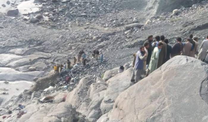 Pakistan’da Otobüs Vadiye Uçtu: 20 Ölü