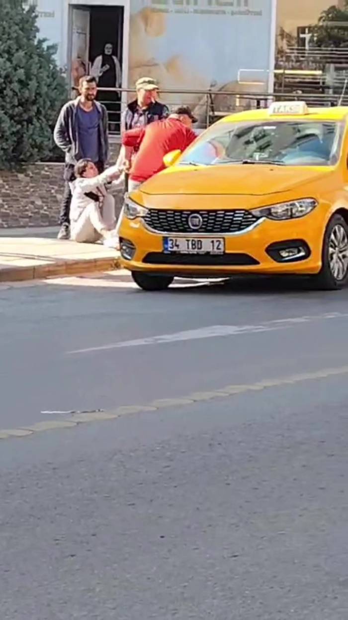 Pendik’te Genç Kadını Bıçak Zoruyla Taksiye Bindirip Kaçırdı, O Anlar Kamerada