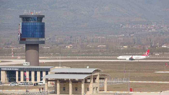 Tokat’ta Uçan Türk Hava Yolları’nın Bilet Fiyatları, Yolcuyu Sivas’a Kaçırdı