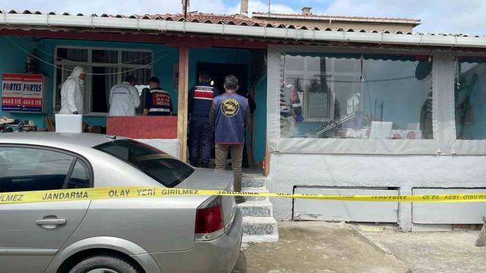 Silivri’de Kan Donduran Cinayet: Babasını Boğazından Bıçaklayarak Öldürdü
