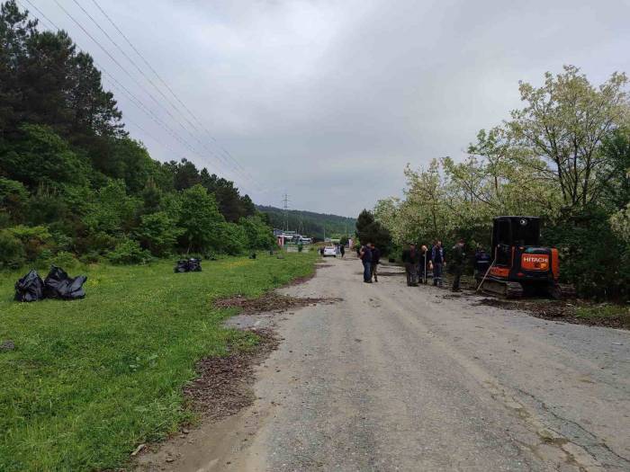 İstanbul Valisi Gül Ormanda Çocuklarla Birlikte Çöp Topladı