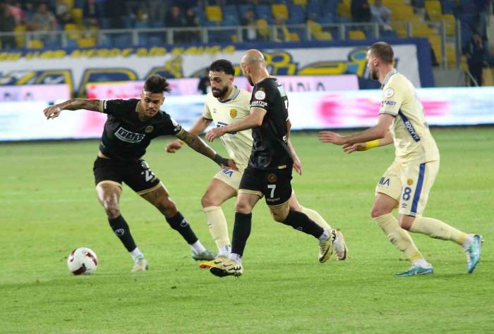 Trendyol Süper Lig: Mke Ankaragücü: 1 - Alanyaspor: 0 (İlk Yarı)