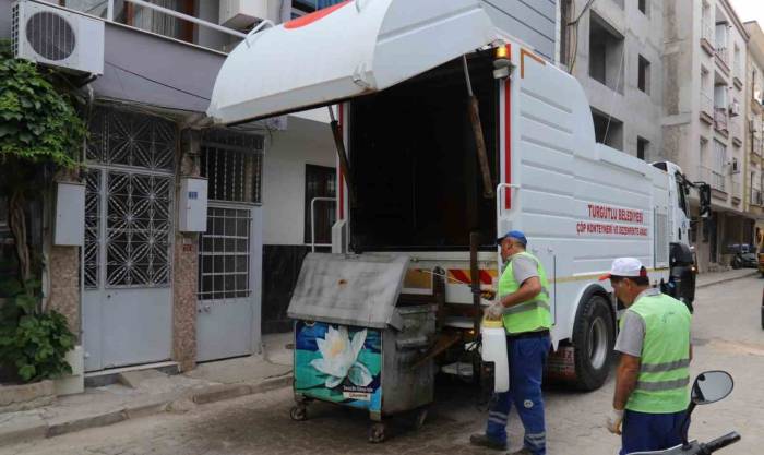 Turgutlu’da Çöp Konteynerlerine Bahar Temizliği