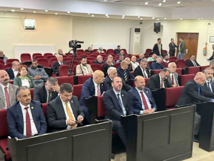 Belediye Meclisinde 5 Madde Komisyona Gönderildi