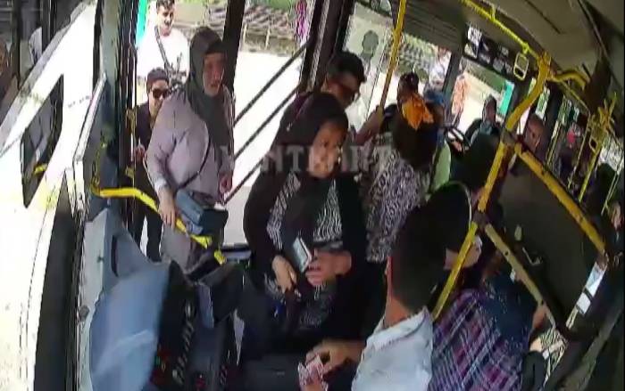 Alanya’da Halk Otobüsü Şoförü İle Yolcu Arasındaki ‘Ücret’ Tartışması Kamerada