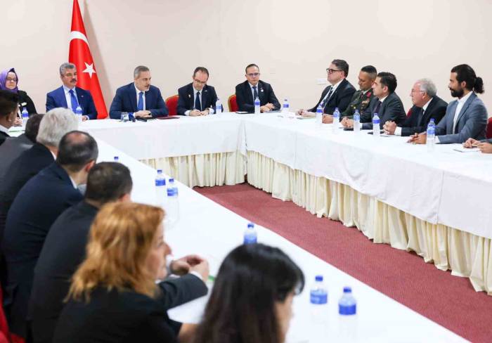 Bakan Fidan, Gambiya Cumhurbaşkanı Barrow Tarafından Kabul Edildi