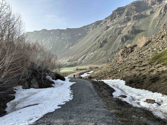 Nemrut Krater Gölü Turistleri Ağırlamaya Başladı