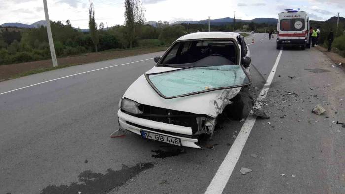 Bolu’da İki Otomobil Çarpıştı: 4 Yaralı