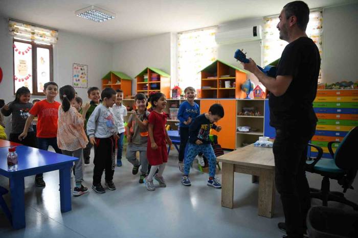 Çocuklar Eğlenerek Öğreniyor