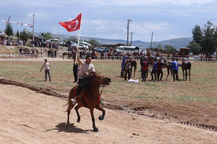 Çal’da Asırlık Gelenek Bu Yılda Sürdürüldü