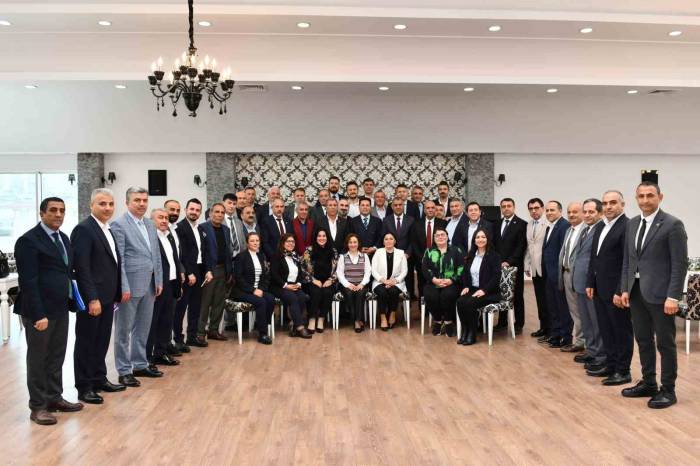 Esenyurt Belediye Başkanı Özer, Muhtarlarla Buluştu