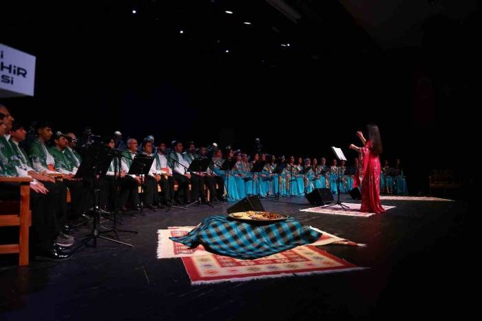 Bu Konserde "Kına Gecesi" Var