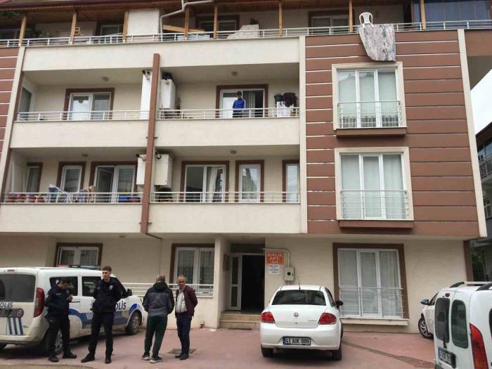 Kendisinden Haber Alınmayan Kadın Evde Ölü Bulundu
