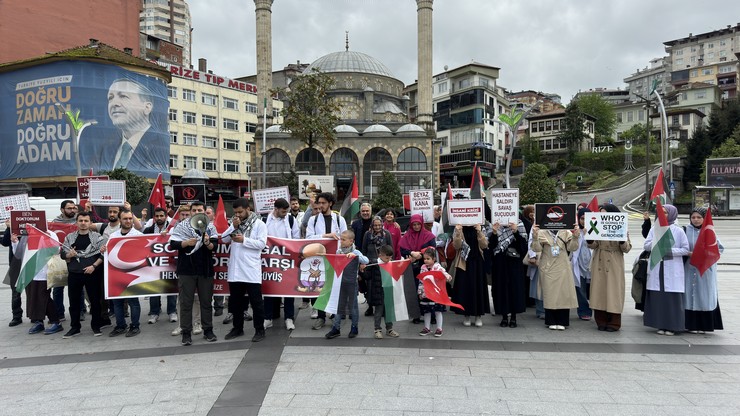 rizede-saglik-calisanlari-25-haftadir-sessiz-yuruyusle-israili-protesto-ediyor-1.jpg