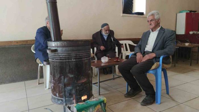 Bahçesaray’da Sobalar Yanmaya Devam Ediyor