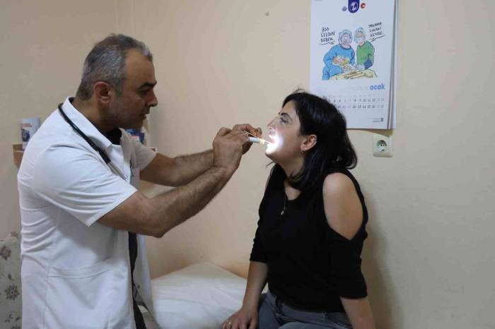 Havaların Isınmasıyla Tozun Etkisini Hissettirdiği Enkaz Kentte Yaşayan Vatandaşlara Maske Uyarısı