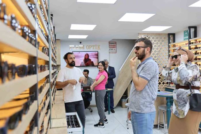 Uzmanlar, Yaz Ayalarının Gelmesiyle Göz Sağlığını Tehdit Eden Güneş Gözlüğüne Dikkat Çekti